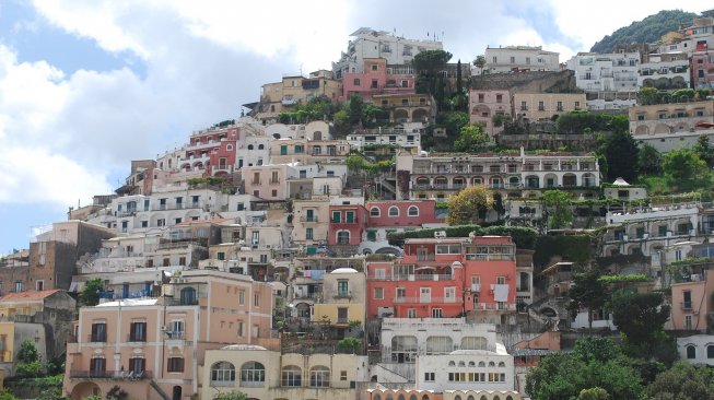 Pesona Capri dan 3 Destinasi di Italia yang Disambangi Syahrini