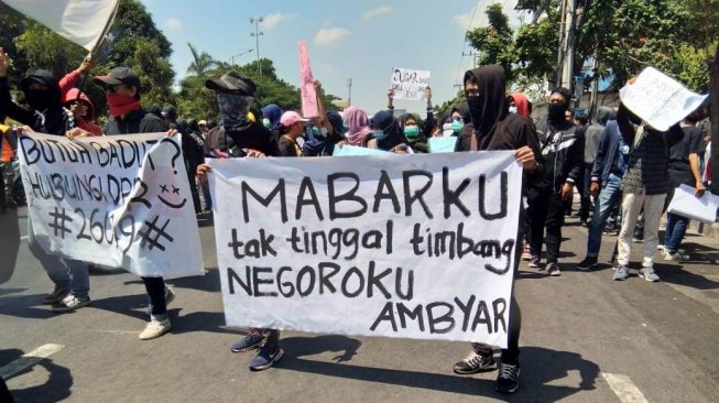 Tak Libur, SMKN 2 Surabaya Izinkan Siswanya Aksi Tolak RKUHP dan UU KPK