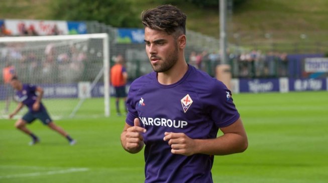 Gelandang Fiorentina, Riccardo Sottil saa melakukan latihan. (Instagram/@riccardosottil)