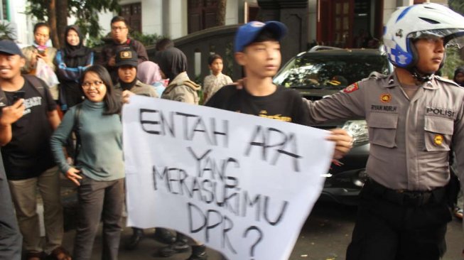 Aksi Polisi Halangi Anak STM Aksi di Malang Disesalkan LBH