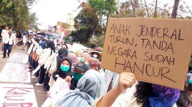 Ribuan 'Anak Jenderal' Kepung DPRD Cimahi, Tolak RKUHP dan UU KPK