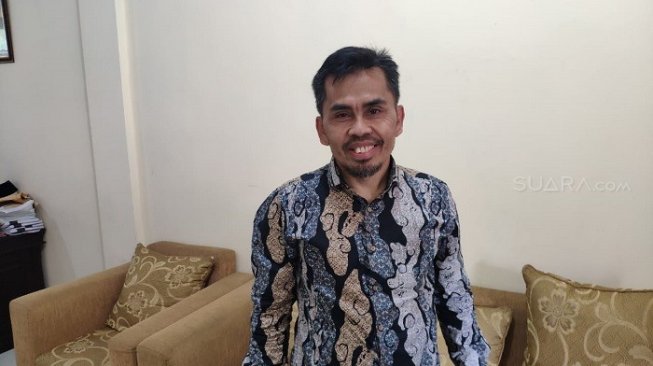 Kepala Sekolah Yuppentek 1 Tangerang, Masuni saat ditemui di ruang kerjanya, Kamis (26/9/2019). (Suara.com/M. Iqbal).