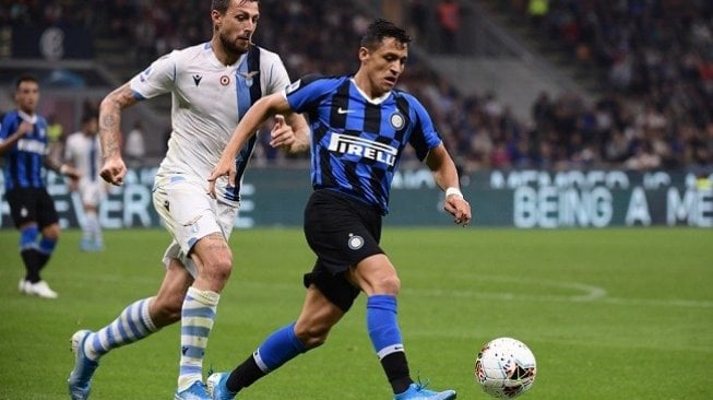 Striker Inter Milan, Alexis Sanchez masuk menggantikan Romelu Lukaku saat mengalahkan Lazio 1-0 di Stadion Guseppe Meazza, Kamis (26/9/2019) dini hari WIB. (AFP)