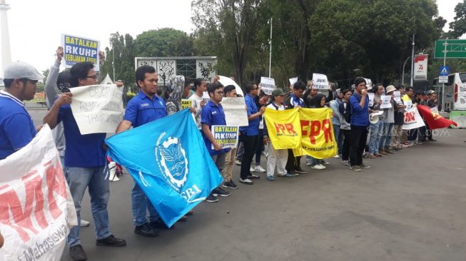 Front Perjuangan Rakyat (FPR) mengecam aksi penembakan 2 mahasiswa Universitas Haluoleo, Kendari. (Suara.com/Shifa Audia)