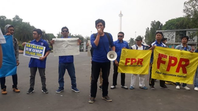 Front Perjuangan Rakyat (FPR) mengecam aksi penembakan 2 mahasiswa Universitas Haluoleo, Kendari. (Suara.com/Shifa Audia)