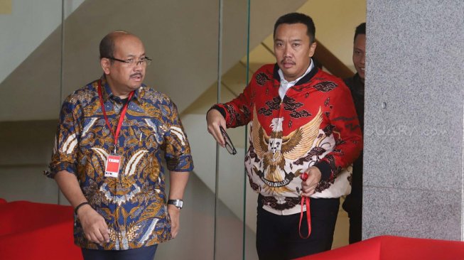 Mantan Menteri Pemuda dan Olahraga Imam Nahrawi berjalan saat menjalani pemeriksaan di Gedung KPK, Jakarta, Jumat (27/9). [Suara.com/Arya Manggala]