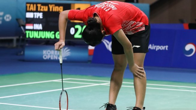 Pebulutangkis tunggal putri Indonesia, Gregoria Mariska Tunjung, terhenti di perempat final Korea Open 2019 usai takluk dari pemain nomor satu dunia, Tai Tzu Ying (China Taipei), Jumat (27/9). [Humas PBSI]