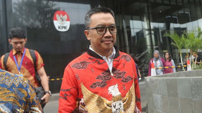 Mantan Menteri Pemuda dan Olahraga Imam Nahrawi berjalan saat menjalani pemeriksaan di Gedung KPK, Jakarta, Jumat (27/9). [Suara.com/Arya Manggala]