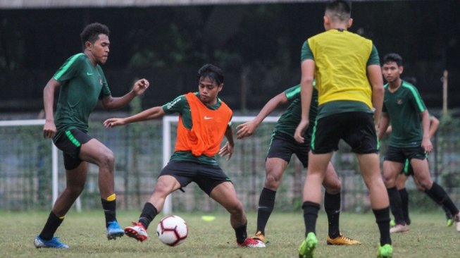 Andre Oktaviansyah (rompi oranye) saat mengikuti pemusatan latihan bersama Timnas Indonesia U-19 di Bogor, Kamis (26/9/2019). (Dok PSSI).