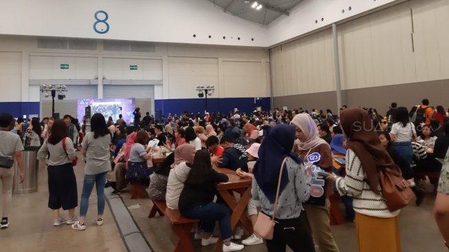 Ribuan calon penonton acara Super K-Pop Festival di ICE BSD, Tangerang Selatan, Sabtu (28/9/2019).