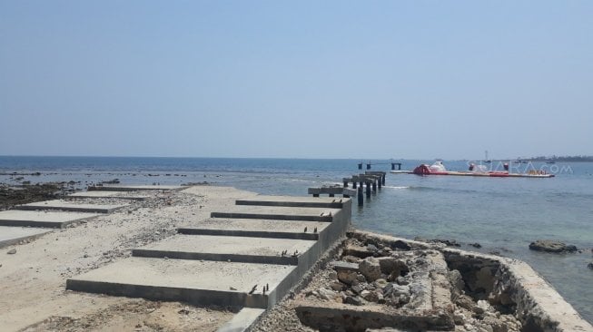 Pantai Tanjung Lesung 9 Bulan Pascatsunami. (Suara.com/Novian Ardiansyah)