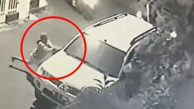 Aksi Kilat Pencuri Spion Pajero Sport Terekam CCTV, Begini Modusnya