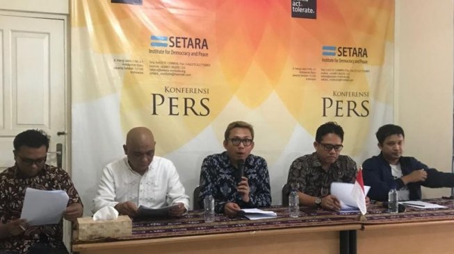 Koalisi Masyarakat Sipil saat jumpa pers tentang Penolakan RUU Keamanan dan Ketahanan Siber (KKS) di Kantor Setara Institute, Jakarta, Jumat (27/9/2019). [Antara/Syaiful Hakim]