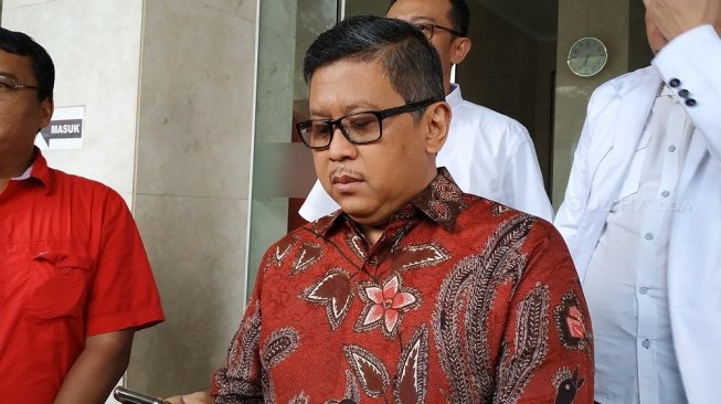 Lestarikan Budaya Daerah, Hasto Ramaikan Festival Tahu Gejrot di Cirebon