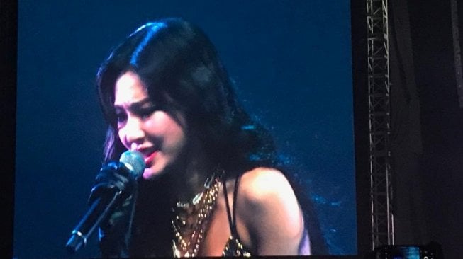 Tiffany Young ex SNSD tampil dalam Super K-Pop Festival (SKF) 2019 hari pertama digelar di Indonesia Convention Exhibition (ICE), BSD City, Tangerang Selatan, Sabtu (28/9/2019) malam. [Suara.com/Sumarni]