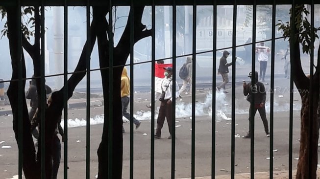 Demo rusuh anak STM di Slipi. (Suara.com/Novian)