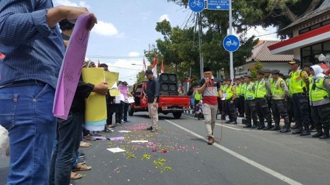 Mahasiswa Aksi Tolak Orde Baru Jilid II: Batalkan Pimpinan KPK Terpilih