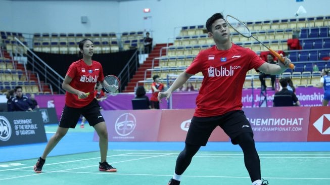 Pasangan ganda campuran Dwiki Rafian Restu/Metya Inayah Cindiani menyempurnakan kemenangan Tim Indonesia atas Uganda, 5-0, di laga perdana penyisihan Grup A1 Kejuaraan Dunia Bulutangkis Junior 2019, Senin (30/9). [Humas PBSI]