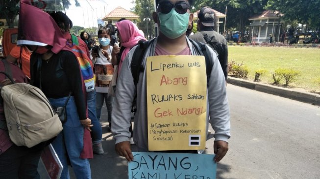 Poster aksi mahasiswa di Gejayan Memanggil 2. (Suara.com/Husna Rahmayunita)