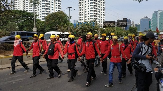 Bawa Sejumlah Tuntutan, Massa Mulai Datangi Gedung DPR