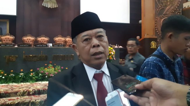 Ponsel Disita KPK, Ketua DPRD Jatim Kusnadi Aktif di Sosmed, Ucapkan Tahun Baru Imlek