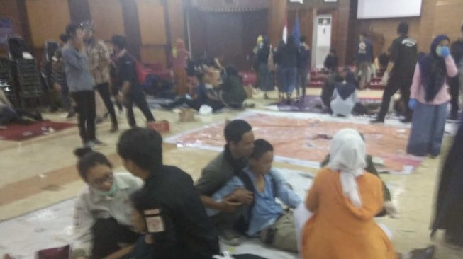 Demo di Bandung Ricuh, Ratusan Korban Sesak Napas Terpapar Gas Air Mata