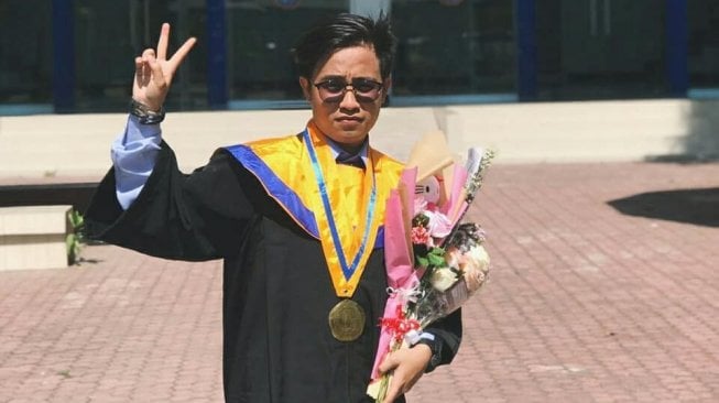 Saat Wisuda Joget 'Entah Apa yang Merasukimu', Mahasiswa Surabaya Ini Viral