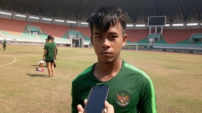 Penggawa timnas Indonesia U-19 Mochammad Supriadi saat ditemui di Stadion Pakansari, Cibinong, Bogor, Selasa (1/10/2019). [Adie Prasetyo Nugraha/suara.com]