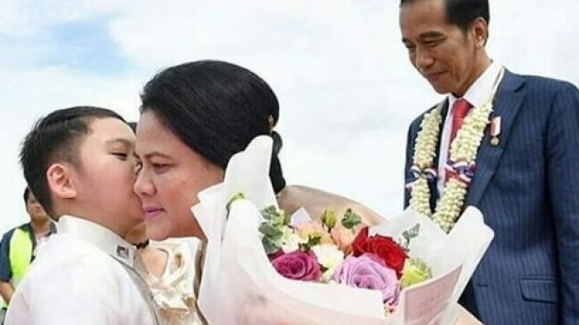 Presiden Jokowi dan Iriana. (@janethesss/instagram)