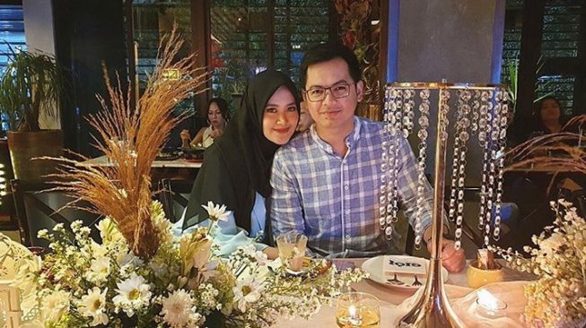 Tommy Kurniawan bersama istri, Lisya Nurrahmi. [Instagram]