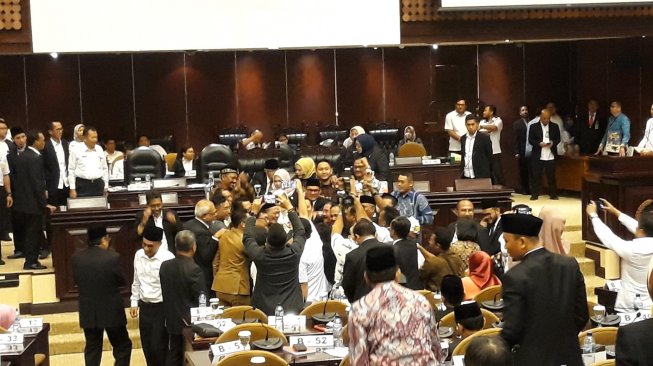 La Nyalla Matalitti resmi menjadi Ketua DPD RI periode 2019-2024. [Suara.com/Novian Ardiansyah]