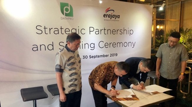 PT Erajaya Swasembada Tbk., melakukan investasi Convertible Bond di Datapro Technologies Pte Lte., di Jakarta, belum lama ini. [Erajaya]