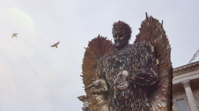 Terbuat dari Ratusan Ribu Pisau Sitaan, Potret Mencekam Knife Angel