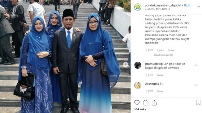 Lora Fadil bersama 3 istri (instagram/@pondokpesantren_alqodiri)