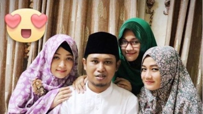 Lora Fadil akur dengan 3 istrinya (Facebook Fadil Muzakki Syah)