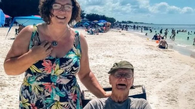 Howard Fisher, kakek 93 tahun baru pertama kali ke pantai (Facebook Anna Maria Island Chamber of Commerce)