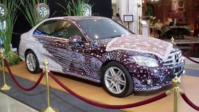 Mercedes-Benz batik milik Piyu "Padi" [Instagram: rajamobil.com, sumber gambar dedezain.blogspot.com].