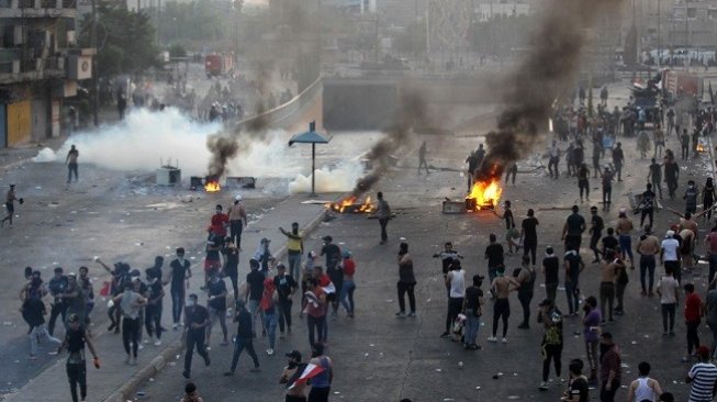 Dilanda Demo Berujung Rusuh, Irak Berlakukan Larangan Keluar Rumah