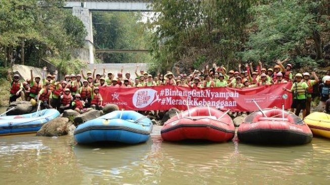 Relawan Sungai Kumpulkan Berton-ton Sampah dalam Rangka World Clean up Day