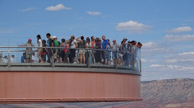 Tragis, Turis Tewas Usai Nekat Lompat dari Grand Canyon Skywalk