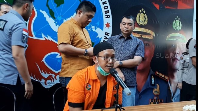 Rifat Umar dihadirkan dalam rilis penangkapan kasus narkoba [Suara.com/Sumarni]