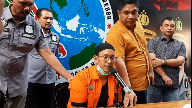 Artis Rifat Umar Setahun Isap Ganja Cari Inspirasi untuk Kerja