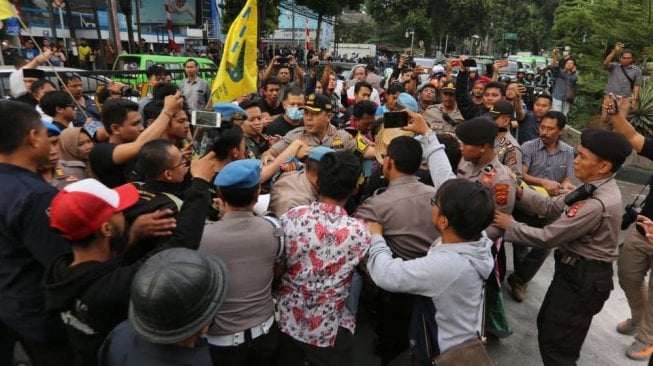 Unjuk Rasa Mahasiswa Tuntut Kapolri Mundur di Bogor, Berakhir Ricuh