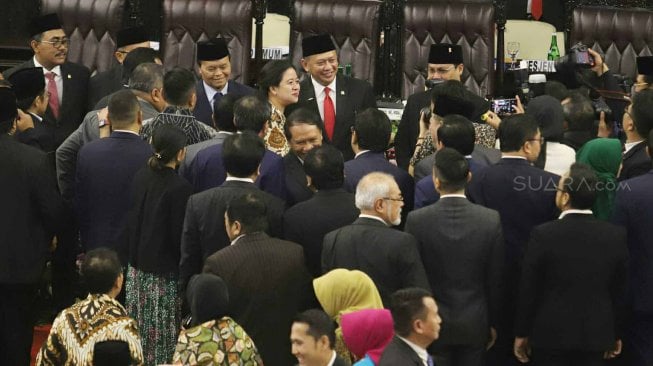 Suasana Pelantikan Pimpinan MPR periode 2019-2024 di Ruang Rapat Paripurna, Kompleks Parlemen, Jakarta, Kamis (3/10). [Suara.com/Arya Manggala]