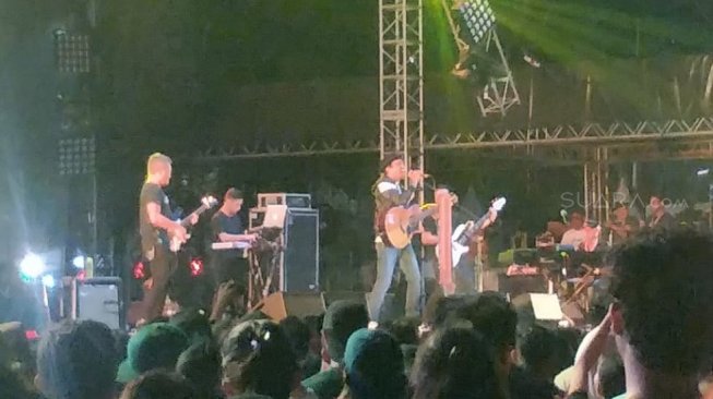 Glenn Fredly Gaungkan Perdamaian di Synchronize Festival 2019