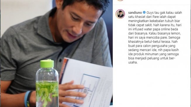 Sandiaga Uno konsumsi infused water dari pare (Instagram/@sandiuno)