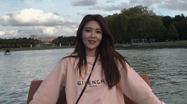 6 Gaya Modis Sooyoung SNSD Saat Liburan di Prancis, Bisa Ditiru