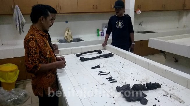 Temuan Tulang Manusia Hangus di Pinggir Sungai Gegerkan Warga Mojokerto