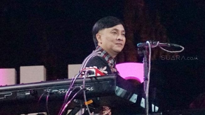 Penampilan Yovie Widianto di Batik Music Festival, Sabtu (5/10/2019). [Putu Ayu Palupi/Suara.com]