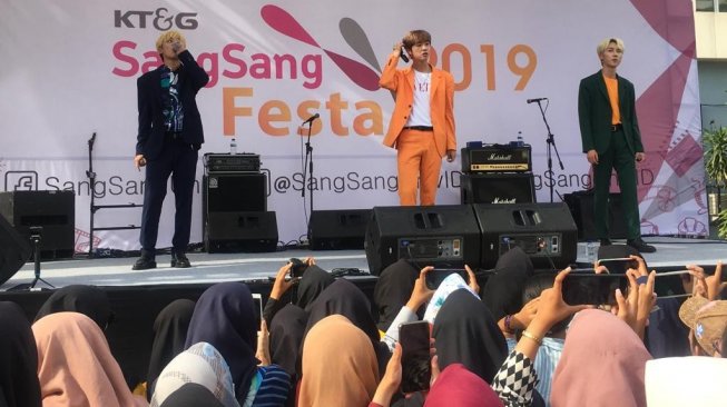 Boyband M.O.N.T tampil di acara KR&G Sansang 2019 Fest Univ. [istimewa]